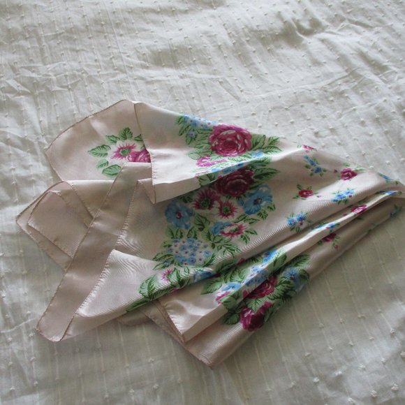 Vintage floral scarf - Picture 6 of 7